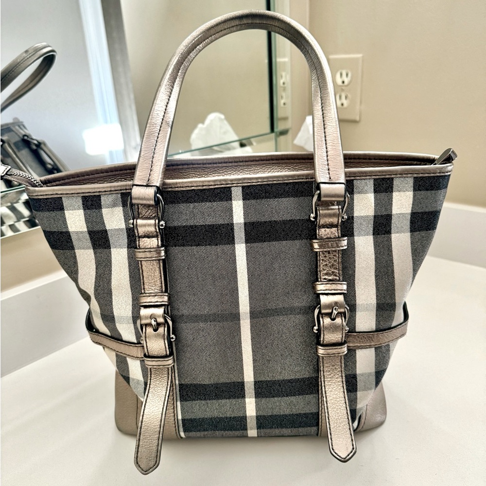 Burberry purse